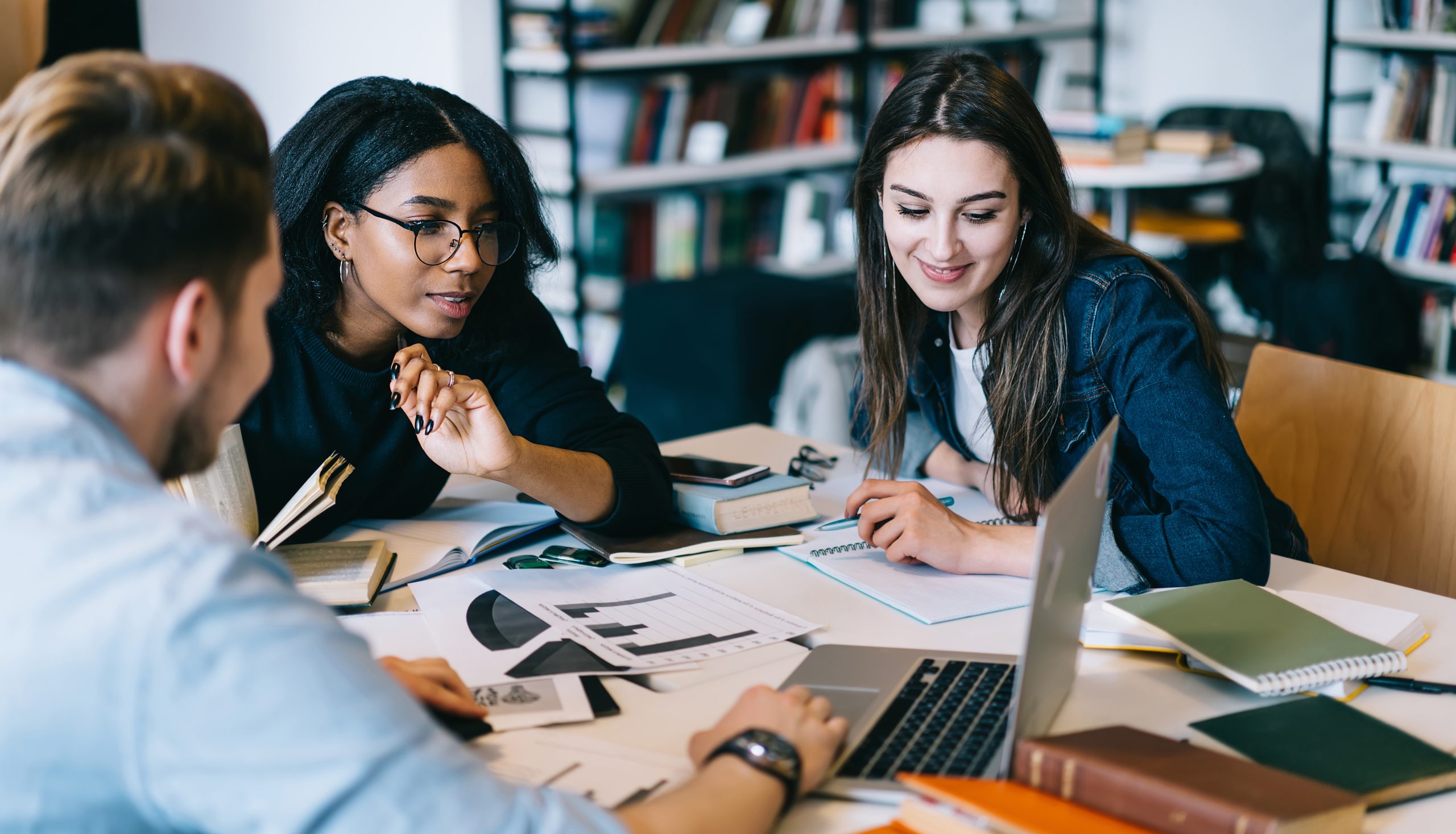 Going Off to College: Helping Teens Adjust to College Life | A Psychotherapist’s Guide