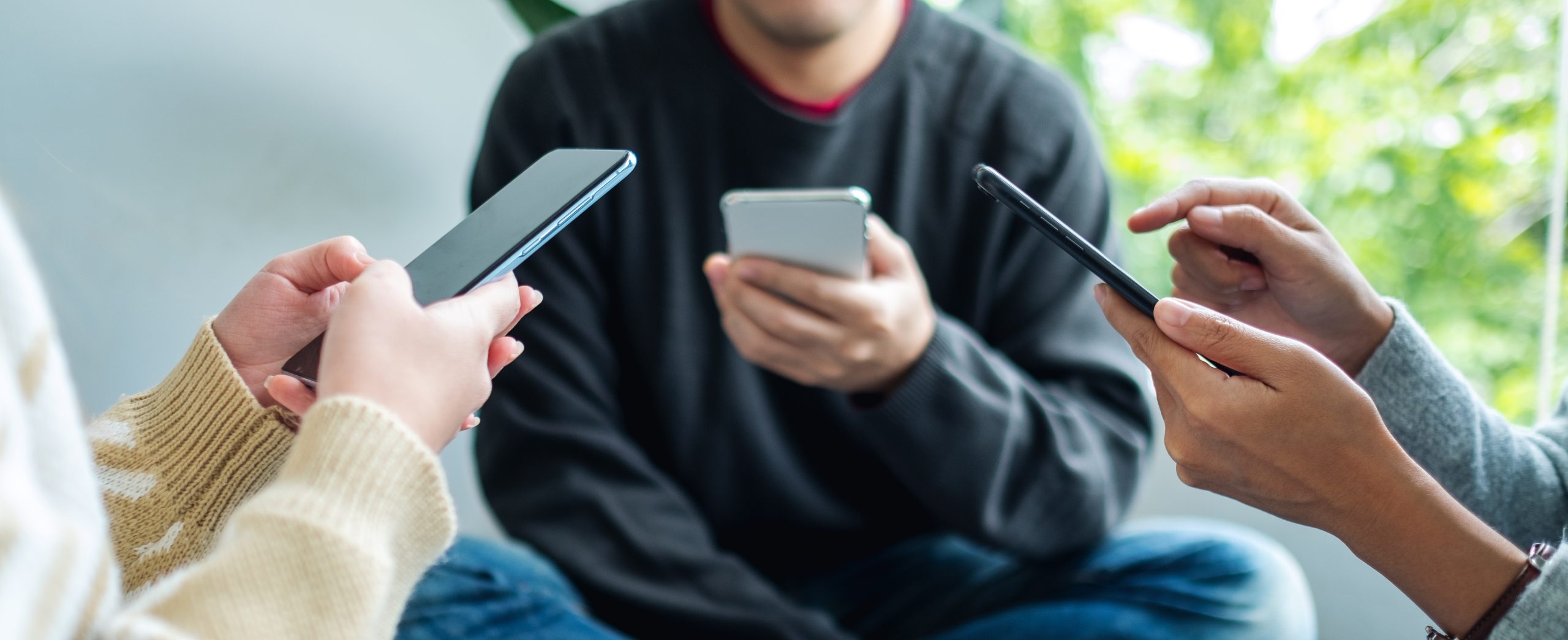 Teens and Screens: What Parents Should Know and Signs Parents Shouldn’t Ignore